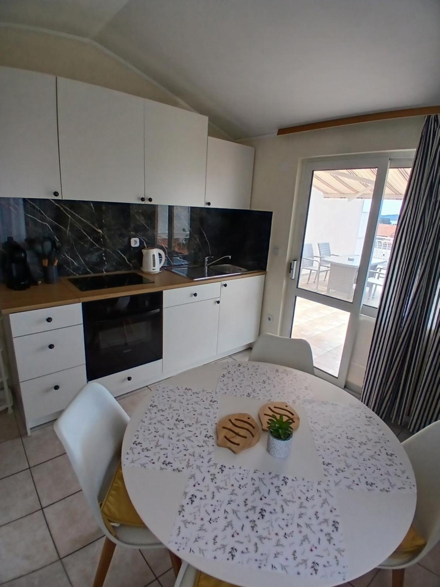 Apartmani Fani 2 Min Walking From Sea Orebic Exterior photo
